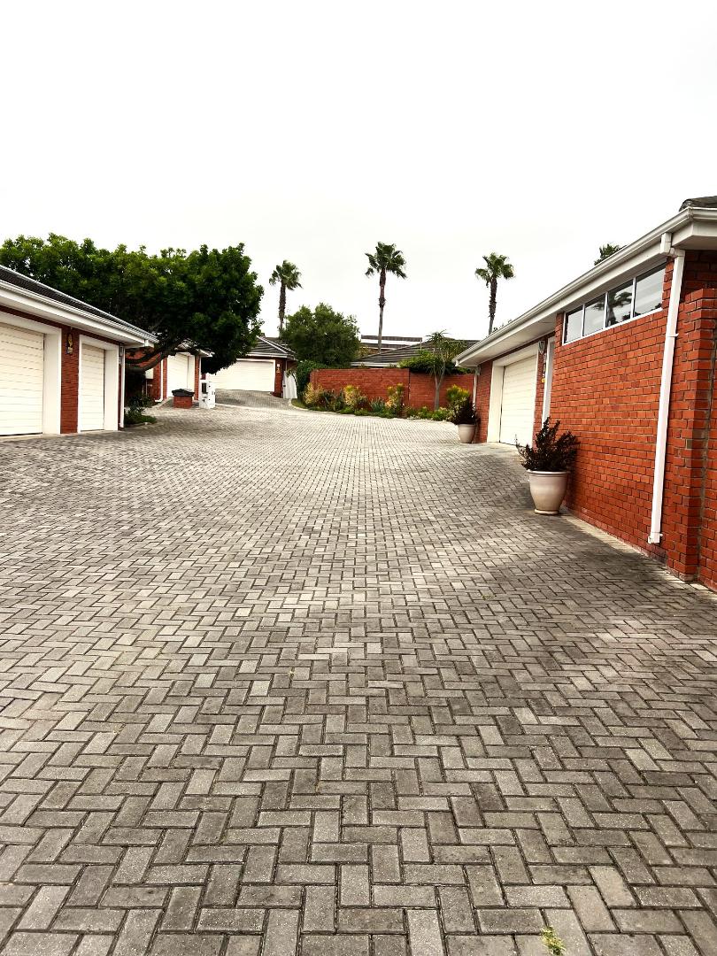 To Let 4 Bedroom Property for Rent in Walmer Eastern Cape